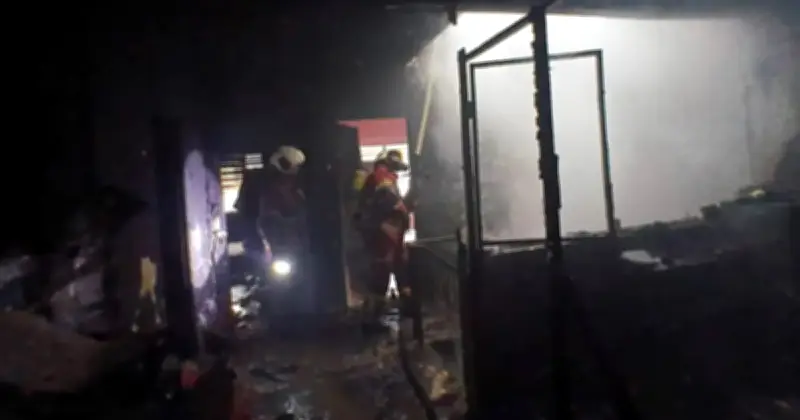 মালয়েশিয়ায় ভয়াবহ অগ্নিকাণ্ড থেকে অলৌকিকভাবে বেঁচে গেলেন বাংলাদেশি যুবক ও ইন্দোনেশীয় স্ত্রী