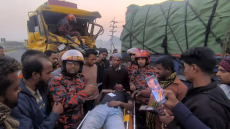 মুন্সিগঞ্জের এক্সপ্রেসওয়েতে ট্রাক দুর্ঘটনায় একজনের মৃত্যু, আহত সহকারী উদ্ধার