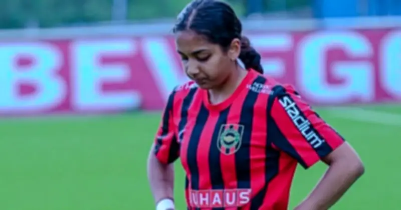 প্রথমবারের মতো সুইডেন প্রবাসী আনিকা রানিয়া সিদ্দিকী বাংলাদেশ নারী ফুটবল দলে