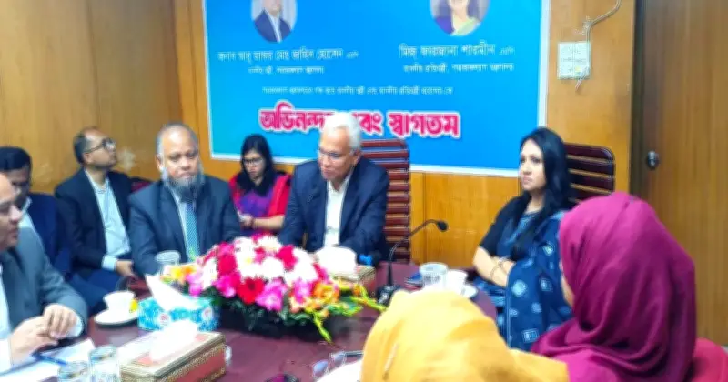 ফ্যামিলি কার্ড ঈদের আগেই বিতরণ শুরু, নারীদের হাতে পৌঁছবে সরাসরি