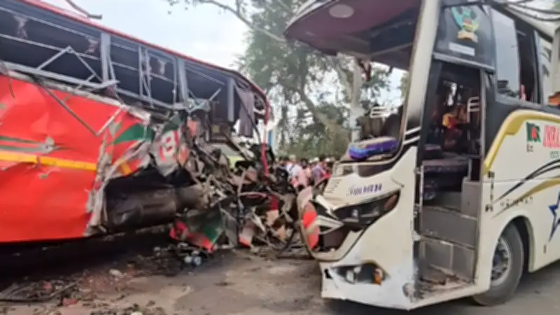 দুই বাসের মুখোমুখি সংঘর্ষে হতাহত ১৪, জানুয়ারিতে সড়কে নিহত ৪৮৭ জন