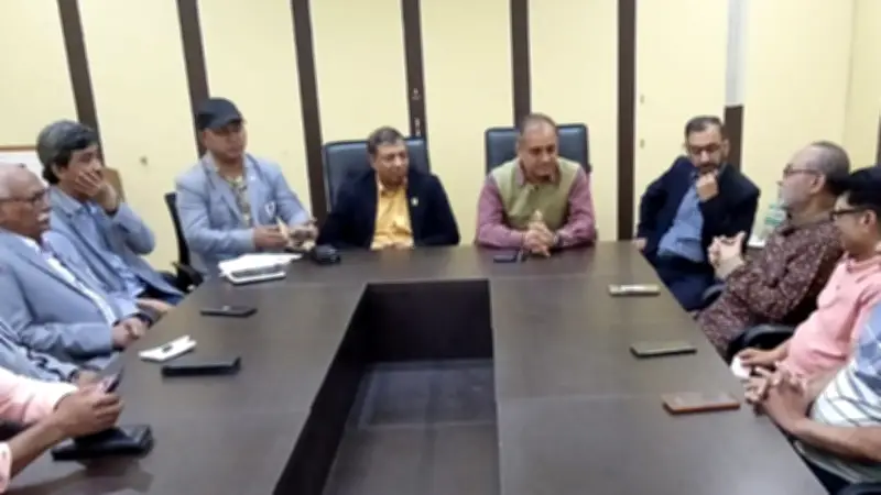 নওগাঁয় ধানক্ষেত থেকে অজ্ঞাত ব্যক্তির মৃতদেহ উদ্ধার, হিরো আলম গ্রেপ্তার