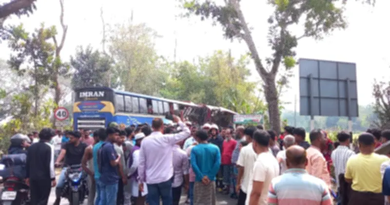 মাদারীপুরে বাস সংঘর্ষে দুই নিহত, আহত অন্তত ২০