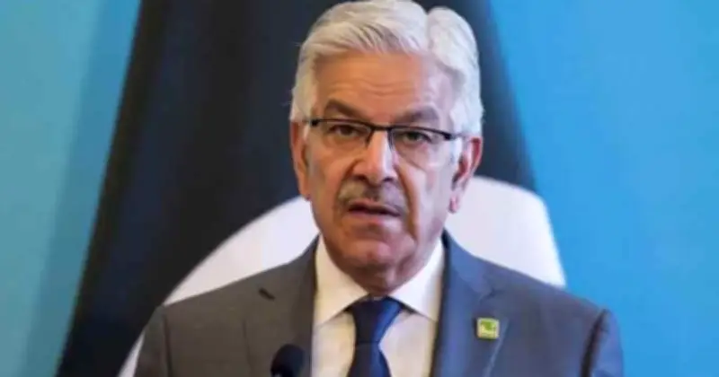 পাকিস্তানের প্রতিরক্ষামন্ত্রী: আফগানিস্তানে শান্তি না হলে আবারও হামলা চালানো হবে