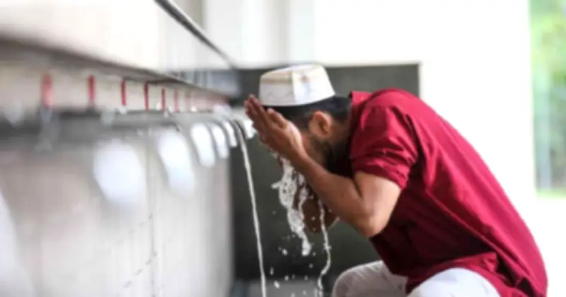 রোজায় অজু-গোসলের সময় সতর্কতা: অনিচ্ছাকৃত পানি গিলে ফেললে রোজা ভেঙে যাবে