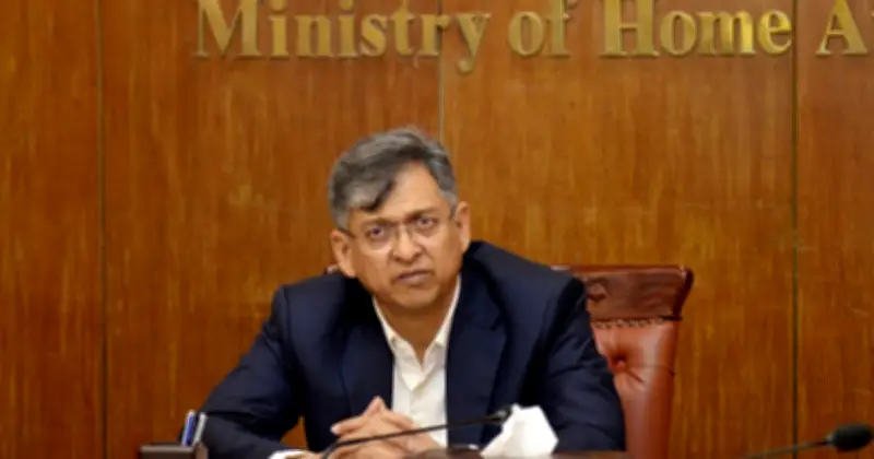 স্বরাষ্ট্রমন্ত্রী সালাহউদ্দিন আহমদের নির্দেশ: পুলিশের আস্থা অর্জন ও সংস্কারে জোর