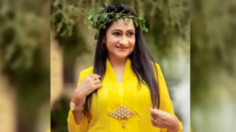 অভিনেত্রী মনিরা মিঠুর থানায় উপস্থিতি: বিচারকাজ চলমান, নানা সংকটে দেশ