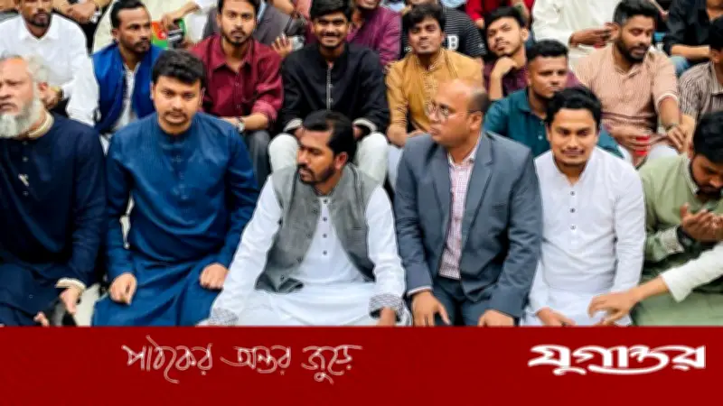 প্রতিমন্ত্রী নুরুল হক নুরের গণইফতারে অংশ নিলেন সাধারণ মানুষ ও নেতাকর্মীরা