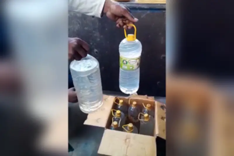 পঞ্চগড়ে টিসিবির ভোজ্যতেলের কার্টুনে ৯ বোতল পানি, ট্রাকচালকের বিরুদ্ধে ব্যবস্থা