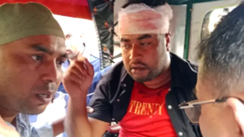 খাজনা আদায়ে সংঘর্ষে আহত ৫, সরকার প্রধানকে ব্রিটিশ প্রধানমন্ত্রীর অভিনন্দন