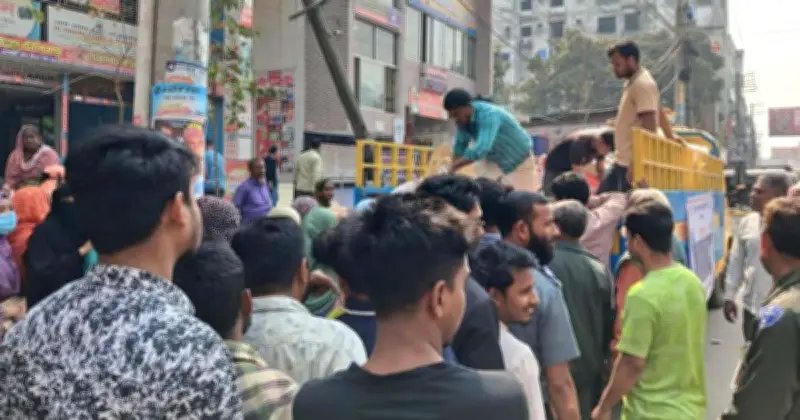 রমজানে রংপুরে টিসিবির পণ্য নিতে ধাক্কাধাক্কি, আহত দুই নারী