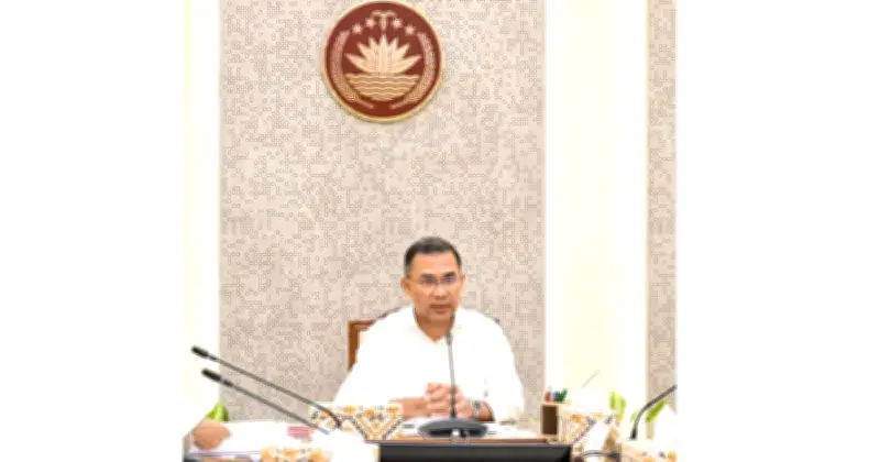 প্রধানমন্ত্রী তারেক রহমানের দ্বিতীয় কর্মদিবসে পরিবার কার্ড, পরিবেশ ও সেনাপ্রধানদের সঙ্গে বৈঠক