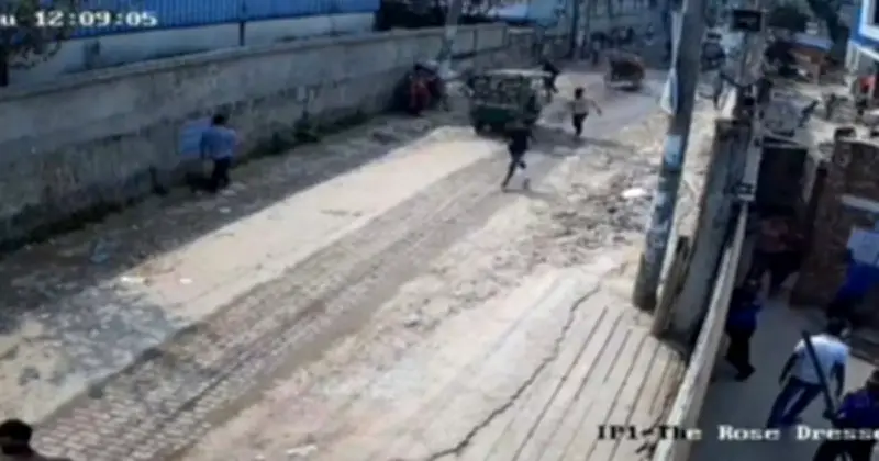 সাভারের আশুলিয়ায় বিএনপি নেতাদের ঝুট ব্যবসা নিয়ন্ত্রণ নিয়ে সংঘর্ষ, আহত ৫