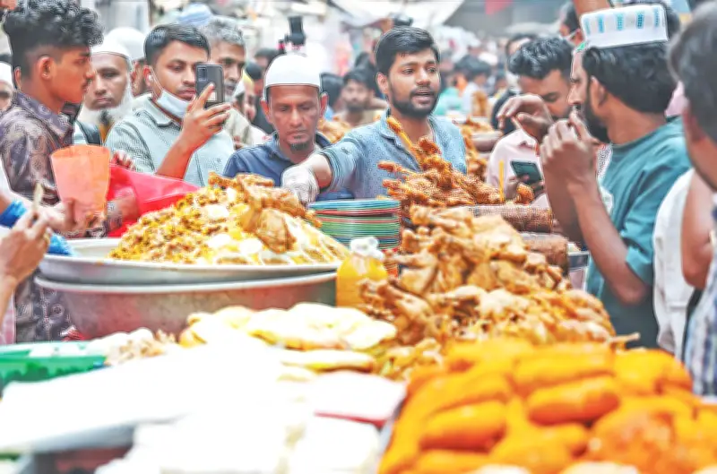 পবিত্র রমজান মাসের শুরু: আত্মশুদ্ধির সাধনায় মগ্ন মুসলিম সম্প্রদায়
