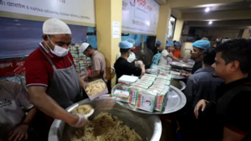 সিলেটে রোজার প্রথম দিনেই ইফতারির বাজার জমজমাট, আখনি-খিচুড়ির চাহিদা তুঙ্গে