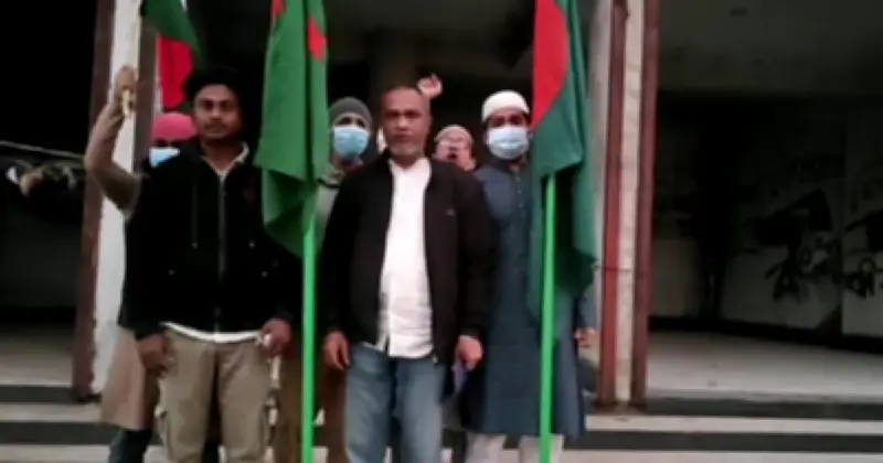 নওগাঁয় নিষিদ্ধ আওয়ামী লীগের পতাকা উত্তোলন ও অবস্থান, পুলিশের জব্দ