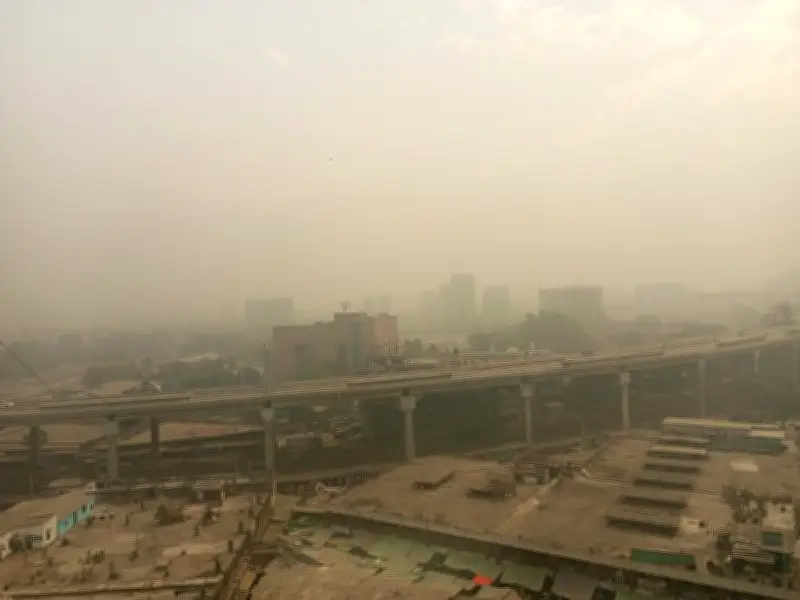 ঢাকার আকাশে হঠাৎ অন্ধকার: আবহাওয়াবিদরা বলছেন 'ধোঁয়াশা', দূষণও ভূমিকা রাখছে