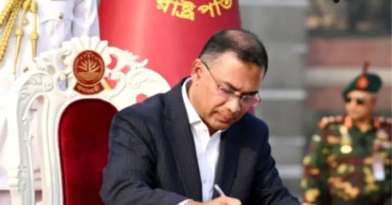 মহান শহীদ দিবসে প্রধানমন্ত্রী তারেক রহমানের পুষ্পস্তবক অর্পণ ও নিরাপত্তা প্রস্তুতি