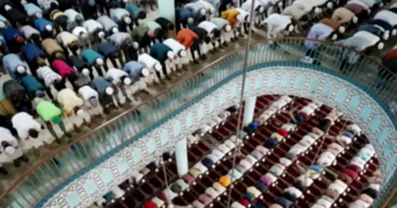 রমজানের প্রথম জুমায় বায়তুল মোকাররমে মুসল্লিদের ঢল, আধ্যাত্মিক আবহে ভরে উঠেছে জাতীয় মসজিদ