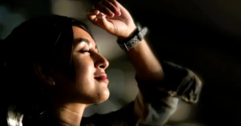 অভিনেত্রী তানিয়া বৃষ্টির মাথায় সফল অস্ত্রোপচার, হাসপাতাল থেকে নিজ বাসায় ফিরেছেন