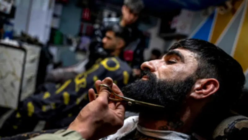 তালেবানের কঠোর দাড়ি আইনে আফগান নরসুন্দরদের আতঙ্ক, কারাভোগের ঝুঁকি