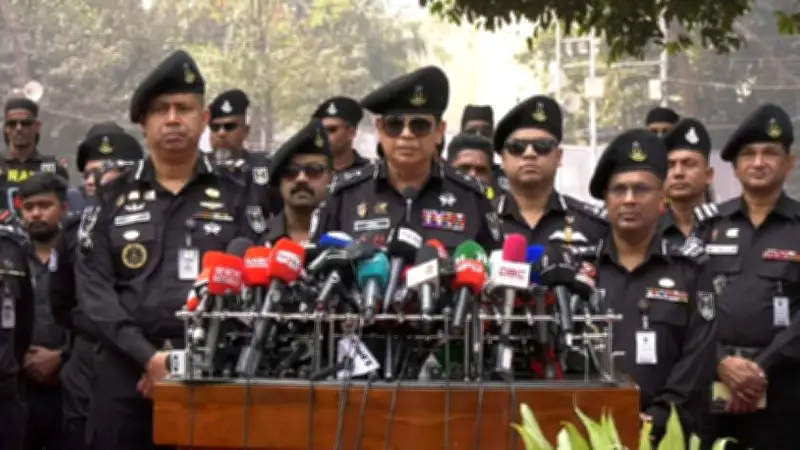 র‍্যাব মহাপরিচালকের দৃঢ় অবস্থান: জিম্মি করে দাবি আদায়ের পথে বাধা
