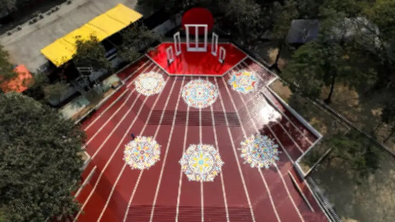 একুশে ফেব্রুয়ারি উদযাপনে কেন্দ্রীয় শহীদ মিনার সাজানো, নিরাপত্তা নিশ্চিত