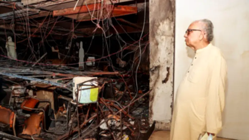 প্রথম আলো ভবনে 'আলো' প্রদর্শনী: ধ্বংস থেকে সৃষ্টির শিল্পকথন