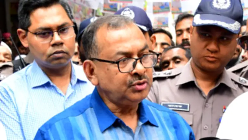 চকবাজারে ডিএমপি কমিশনারের ভেজালবিরোধী অবস্থান, মার্কিন ধাওয়ায় রুশ যুদ্ধবিমান পিছু হটল
