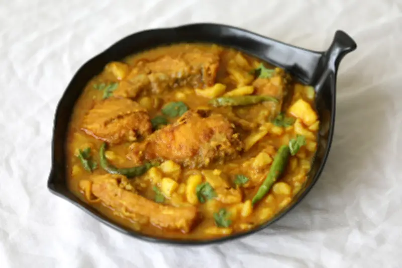 রুই মাছ ও আলুর ঘাঁটি রেসিপি: সহজে তৈরি করুন সুস্বাদু একটি খাবার