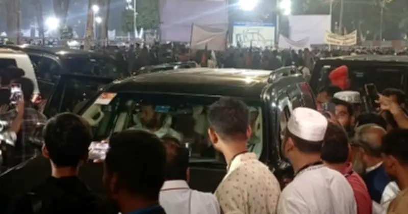 শহীদ মিনারে জামায়াত আমিরের শ্রদ্ধা নিবেদন, উত্তেজনা ও পাল্টা স্লোগানে উত্তপ্ত পরিস্থিতি