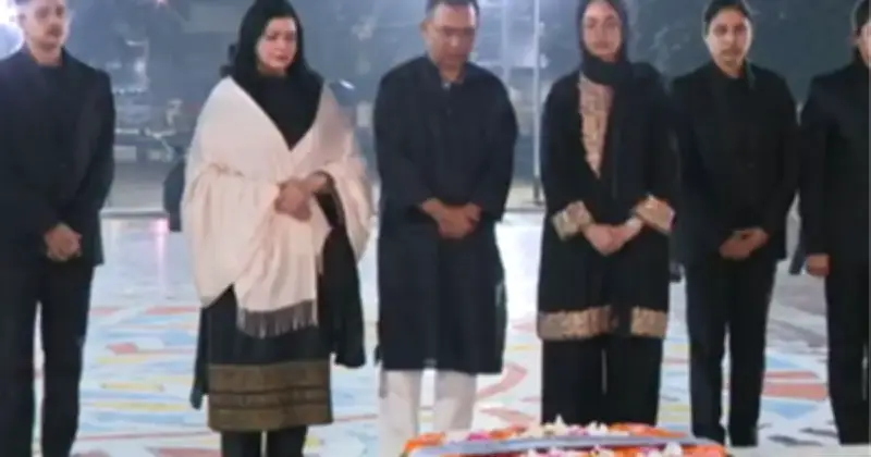 প্রধানমন্ত্রী তারেক রহমান ও রাষ্ট্রপতি সাহাবুদ্দিনের শহীদ মিনারে শ্রদ্ধা নিবেদন