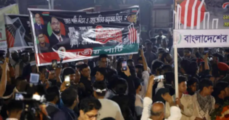শহীদ মিনারে জাতীয় পার্টির নেতাকর্মীদের ওপর বাধা, ব্যানার-ফুল কেড়ে নেওয়া