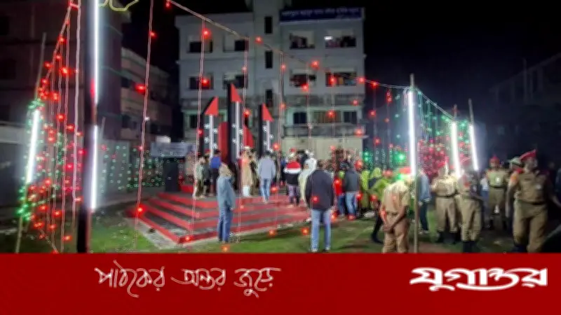 বাউফলে শহীদ মিনারে আলোকসজ্জা নিয়ে তীব্র বিতর্ক, প্রশাসনের ব্যাখ্যা