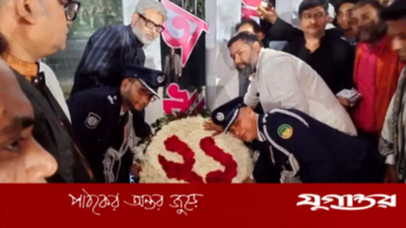 গাজীপুরে শহীদ দিবসে সর্বস্তরের শ্রদ্ধা: সংসদ সদস্য ও প্রশাসকের নেতৃত্বে ফুলেল শ্রদ্ধা