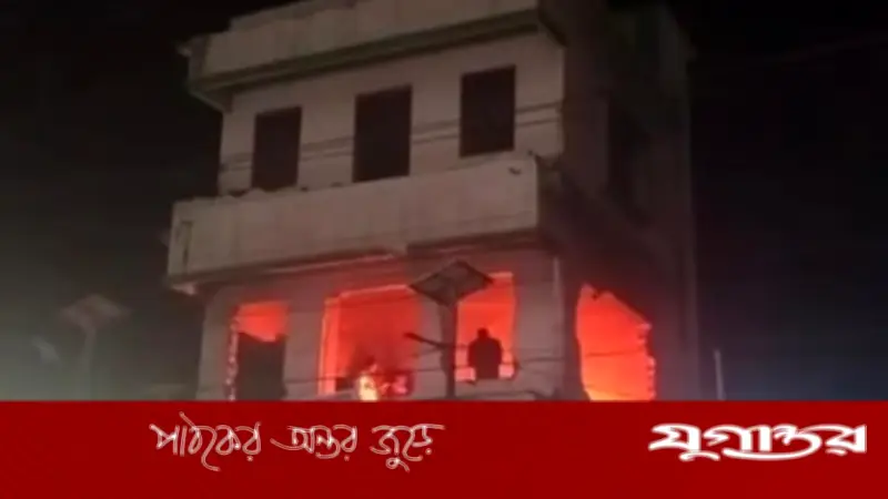 বিভিন্ন স্থানে আওয়ামী লীগের কার্যালয়ে পতাকা উত্তোলন ও আগুনের ঘটনা