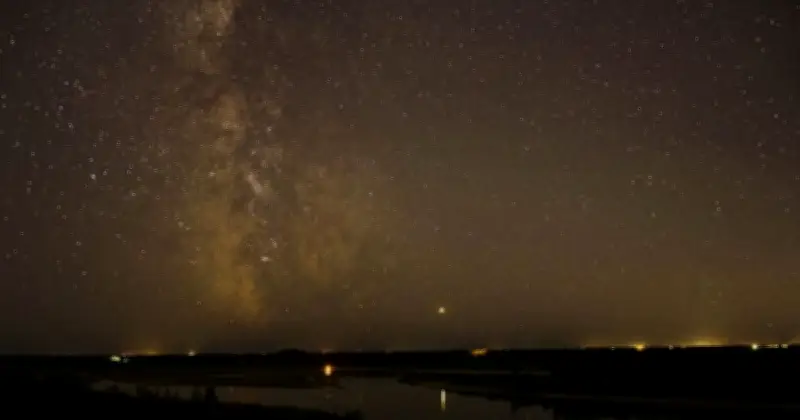 কানাডার সাসকাটুনে বিজ্ঞান সম্মেলনে বিরতি: ক্র্যানবেরি ফ্ল্যাটসে রাতের আকাশে তারার মেলা