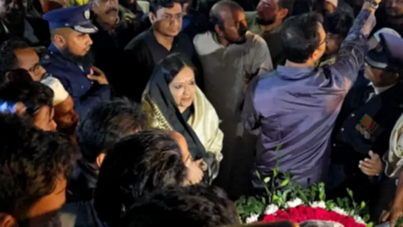 শহীদ মিনারে বাধা ও রাষ্ট্রপতি-প্রধানমন্ত্রীর শ্রদ্ধা: নানা ঘটনায় দেশের খবর