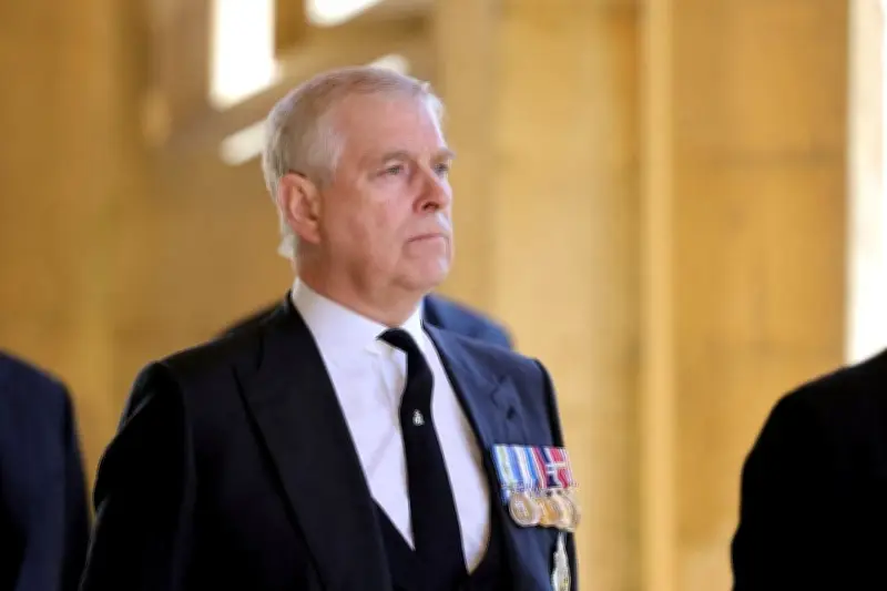 ব্রিটিশ রাজপরিবারের উত্তরাধিকার তালিকা থেকে প্রিন্স অ্যান্ড্রুকে বাদ দিতে নতুন আইনের প্রস্তাব