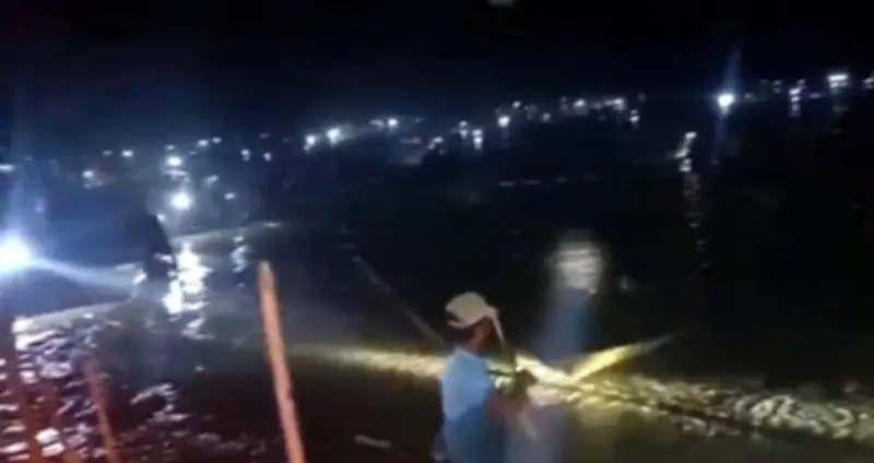 সুনামগঞ্জের শান্তিগঞ্জে প্রকাশ্যে জলমহালের মাছ লুট, ইজারাদারের ক্ষতির অভিযোগ