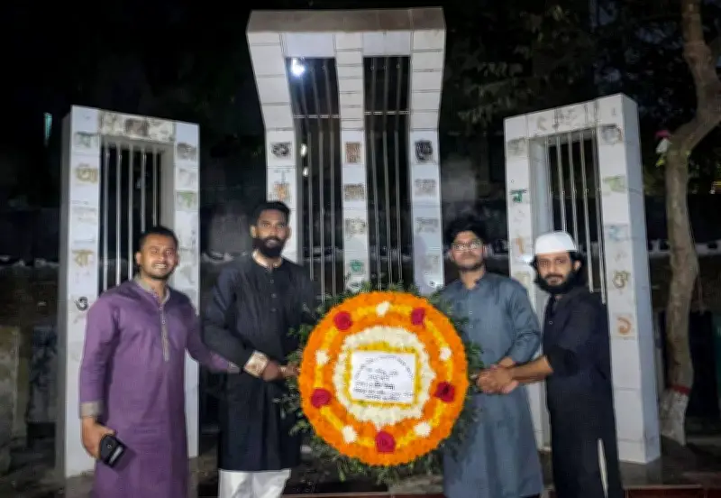 নিষিদ্ধ ছাত্রলীগের নেতা-কর্মীদের শহীদ মিনারে ফুল দেওয়ার ভিডিও ভাইরাল
