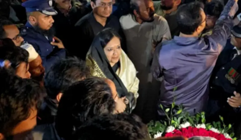 ভাষা শহীদ দিবসে জাতীয় শ্রদ্ধা: প্রধানমন্ত্রীর প্রথমবারের মতো দোয়া, বিরোধী দলের নেতার প্রবেশে বাধা