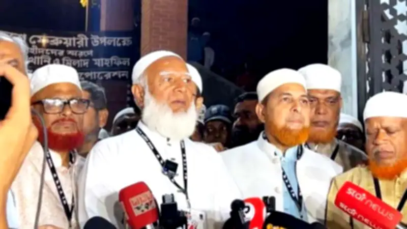 একুশে ফেব্রুয়ারিতে রাজনৈতিক বক্তব্য ও শিক্ষক নিয়োগ নিয়ে বিতর্কের ঝড়