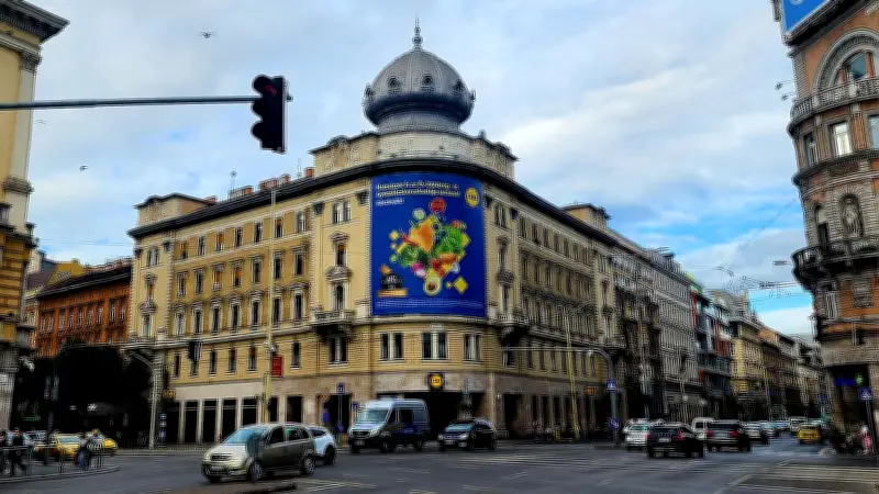 বুদাপেস্টে চলচ্চিত্র সমালোচকদের ঐতিহাসিক সভা: বই বিনিময় ও স্মৃতিচারণ