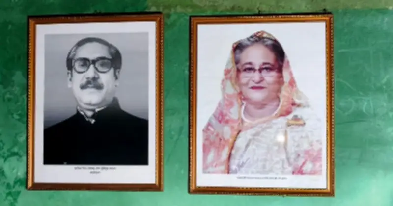 নিষিদ্ধ ছাত্রলীগের কর্মীরা বাঘারপাড়া আওয়ামী লীগ কার্যালয় দখল করে ছবি টাঙালেন