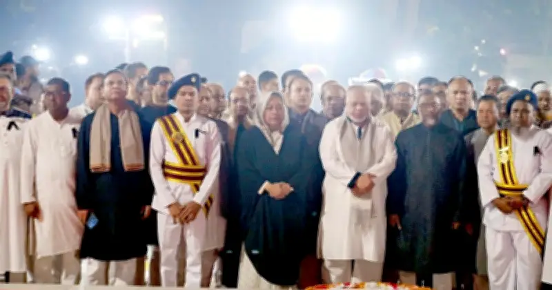 শহীদ দিবসে প্রধান বিচারপতির শ্রদ্ধা: কেন্দ্রীয় শহীদ মিনারে পুষ্পস্তবক অর্পণ