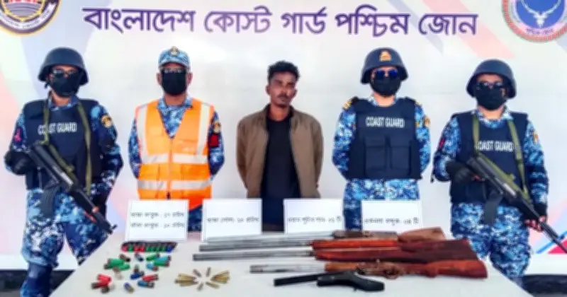 সুন্দরবনে কোস্ট গার্ডের অভিযানে ডাকাত বাহিনীর সদস্য আটক, অস্ত্র-গোলাবারুদ জব্দ
