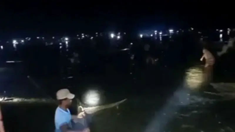 জলমহালের মাছ লুটপাট, স্বর্ণের দাম বৃদ্ধি ও রাজনৈতিক সংকটের আভাস