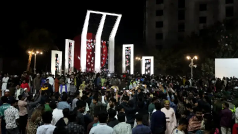 রাজশাহীতে উদ্বোধন হলো নবনির্মিত কেন্দ্রীয় শহীদ মিনার, ভাষাশহীদদের প্রতি শ্রদ্ধা নিবেদন