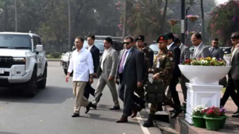 প্রধানমন্ত্রীর তেজগাঁও কার্যালয়ে প্রথম দিন: ডাকটিকিট অবমুক্ত ও বৃক্ষরোপণ অনুষ্ঠানে ঘটনাবহুল ঘটনা